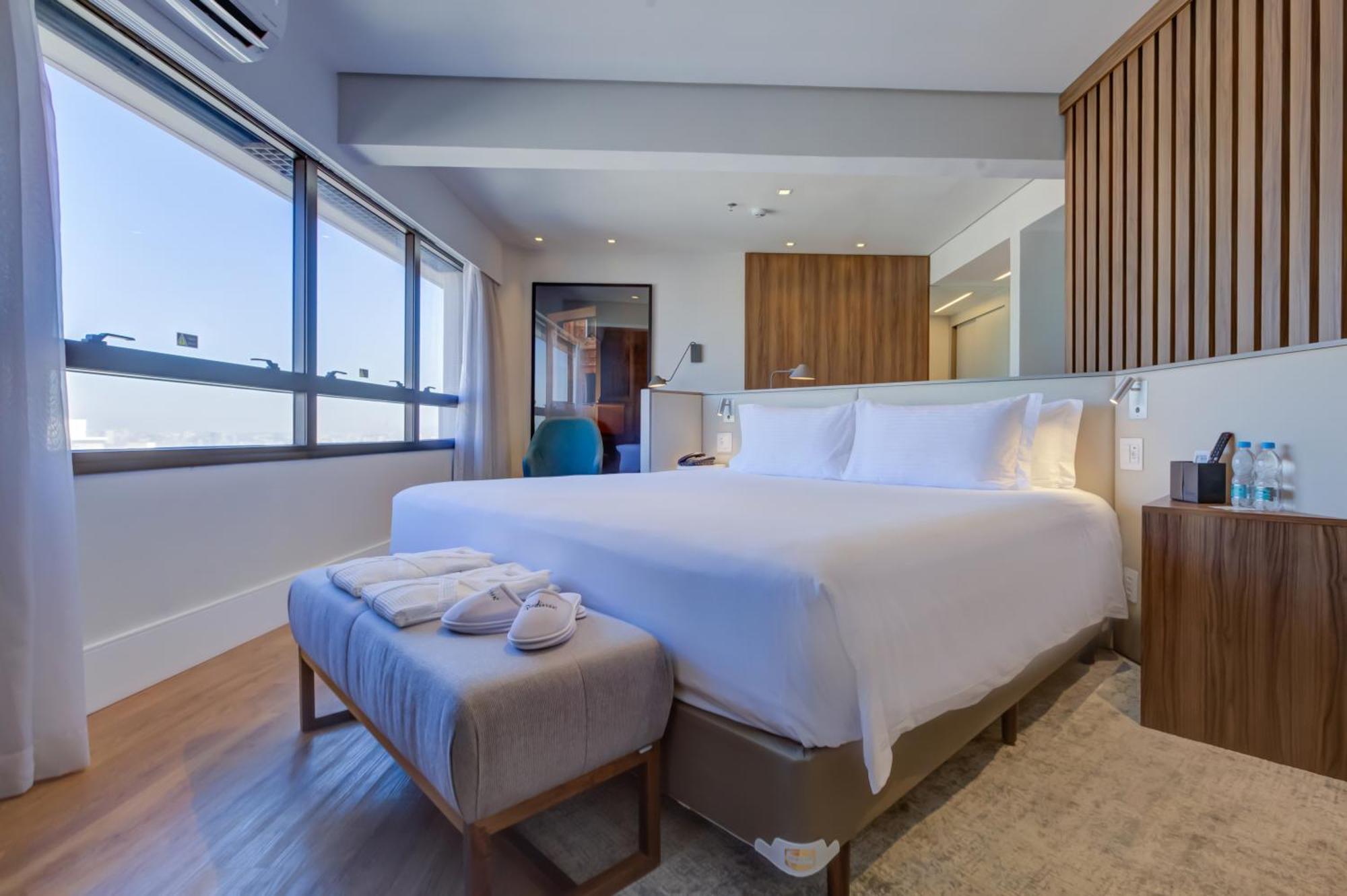 Radisson Sao Paulo Paulista Hotel Екстериор снимка A bedroom at the hotel
